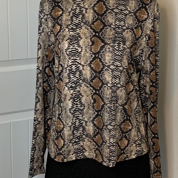 Snake Print Mock Neck L/S - Picture 2 of 3